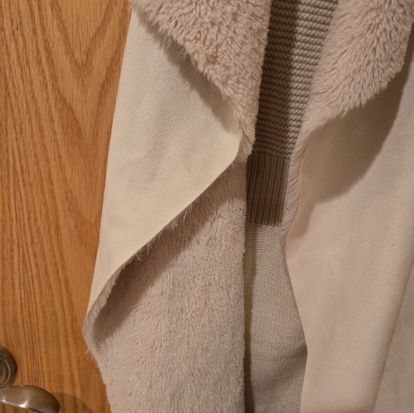 ROMEO & JULIET COUTURE Belted Faux Fur Cardigan Cream Color Size Small - Picture 10 of 15